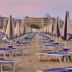 Cozy Near The Sea With Balcony Бібіоне