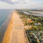Апартаменти Cozy Near The Sea With Balcony *